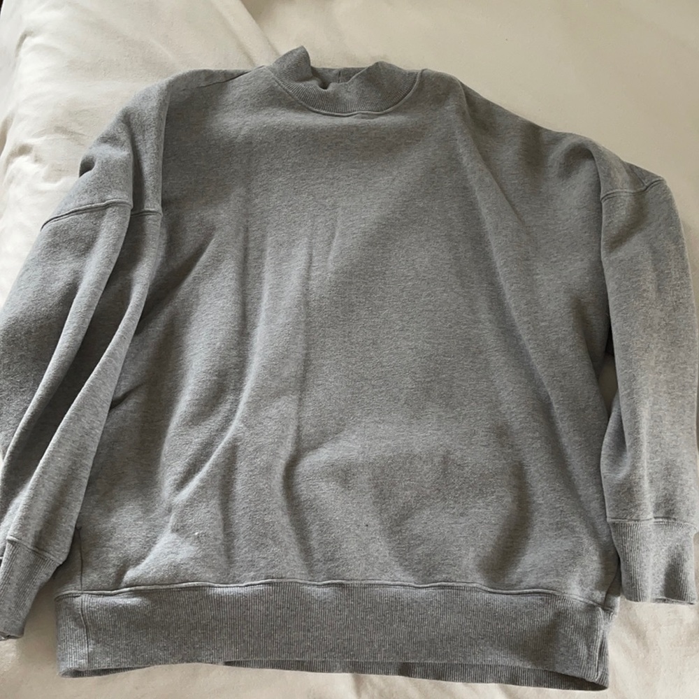 Aritzia crew neck